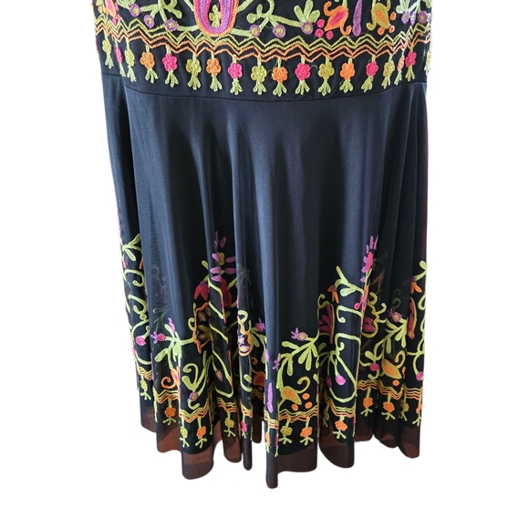 Vintage‎ Collection Black Skirt with Colorful Embroidery - Picture 4 of 13